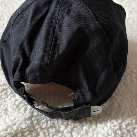 Nike featherlight Dri fit cap - Picture 2 of 5